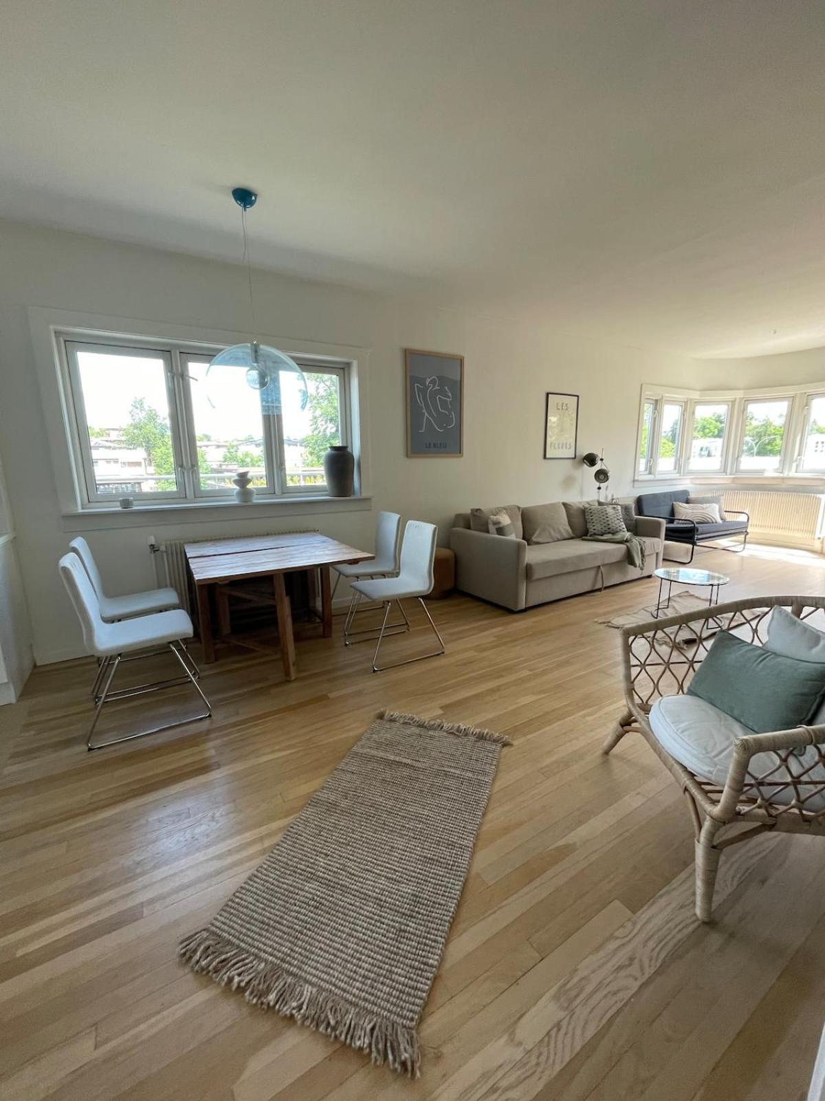 Apartamento - Center - Spacious Floor With Big Private Balcony *