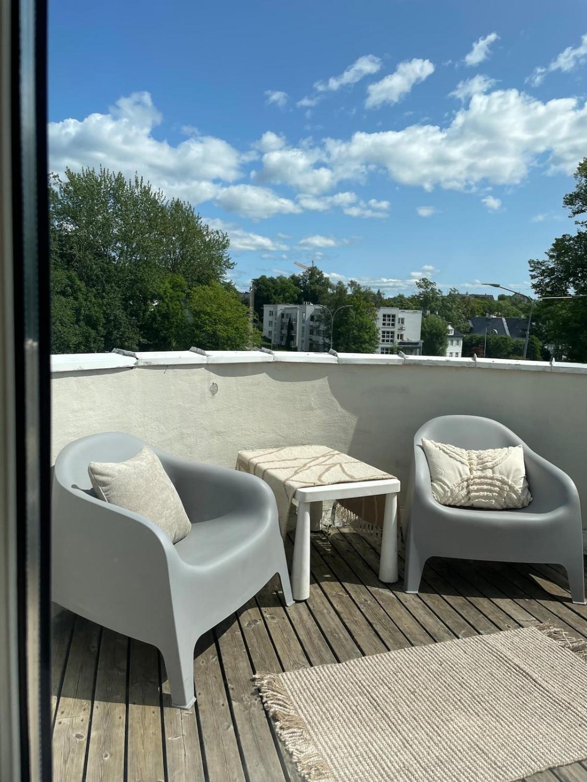 - Center - Spacious Floor With Big Private Balcony Apartamento Oslo